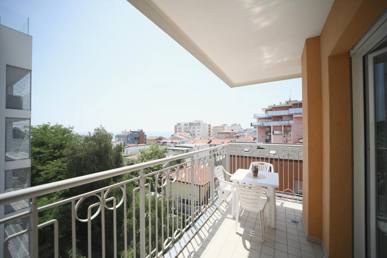 Residence Mariavittoria Lido di Jesolo Bagian luar foto