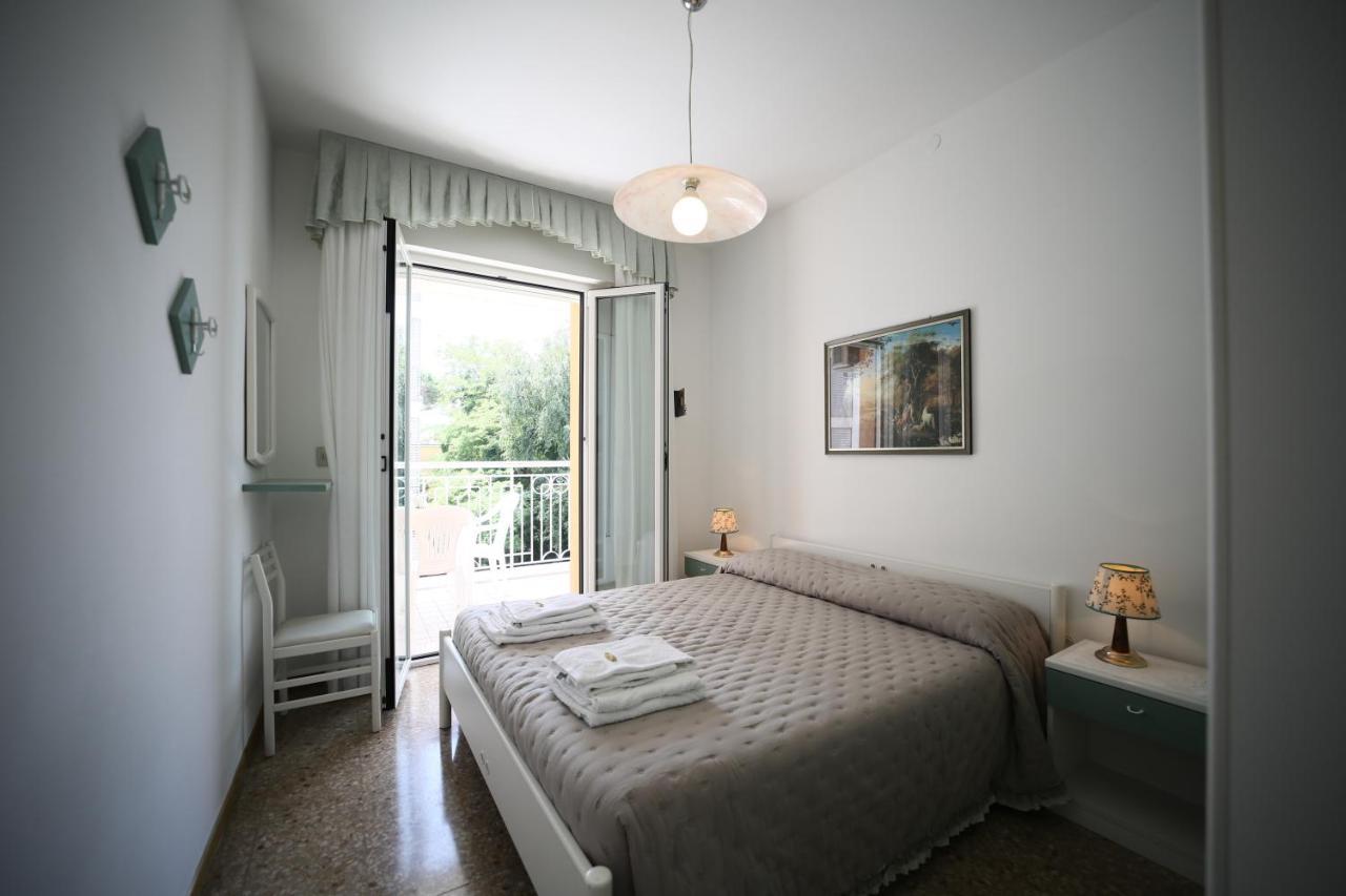 Residence Mariavittoria Lido di Jesolo Bagian luar foto