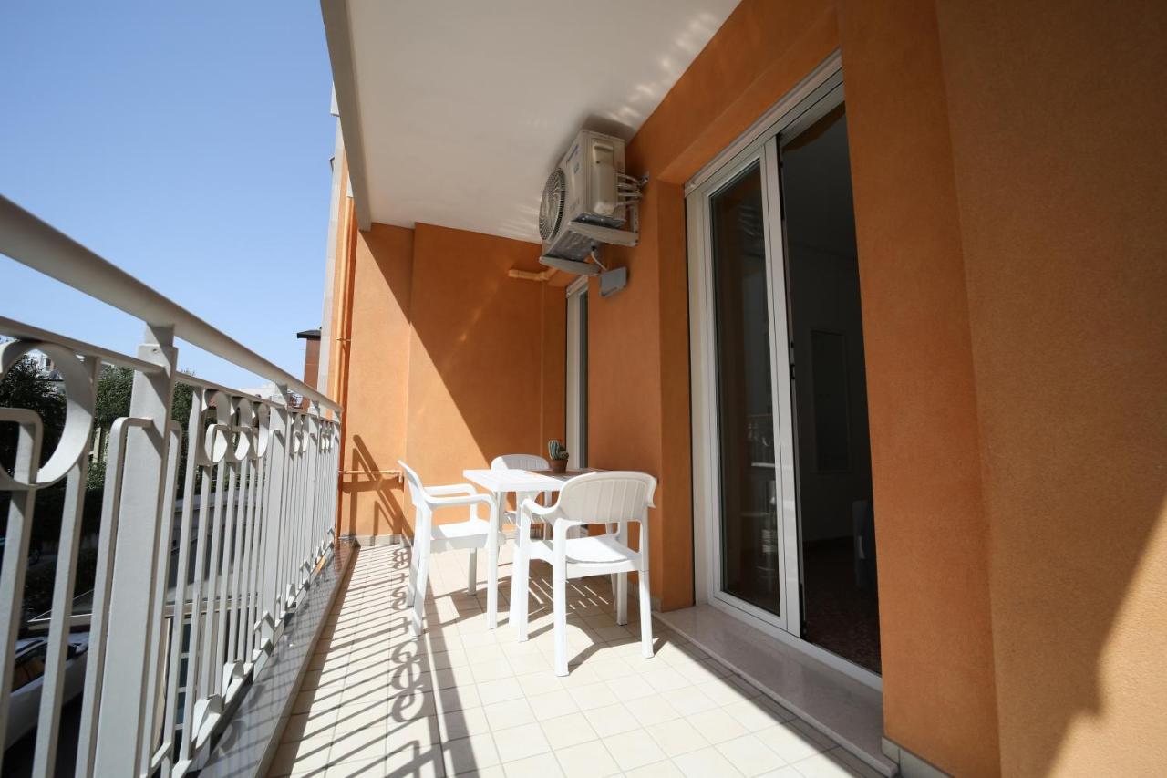Residence Mariavittoria Lido di Jesolo Bagian luar foto