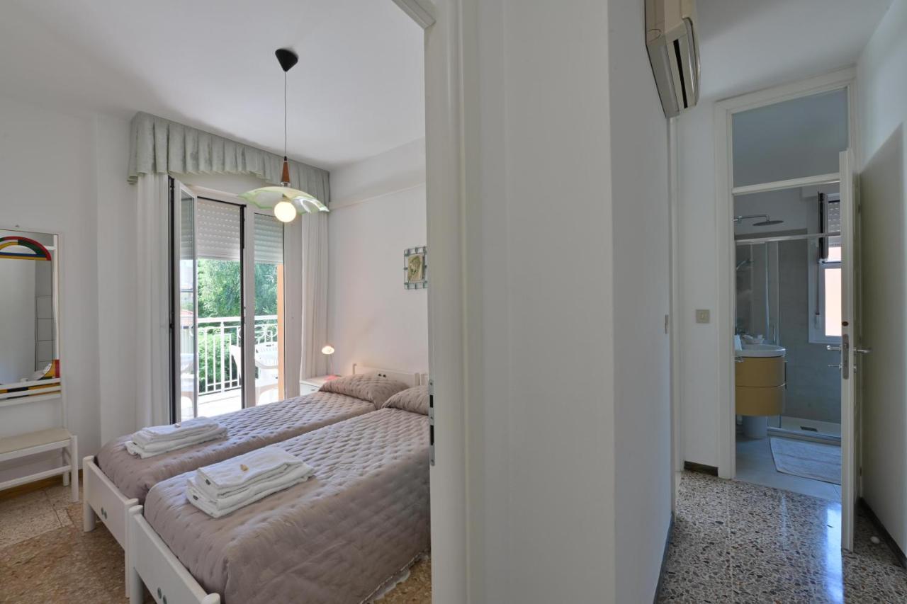 Residence Mariavittoria Lido di Jesolo Bagian luar foto