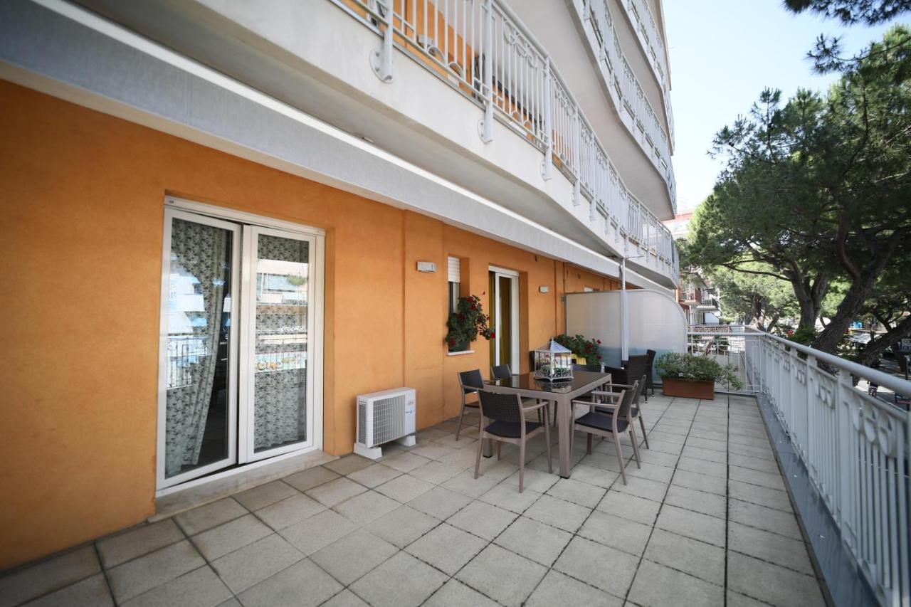 Residence Mariavittoria Lido di Jesolo Bagian luar foto