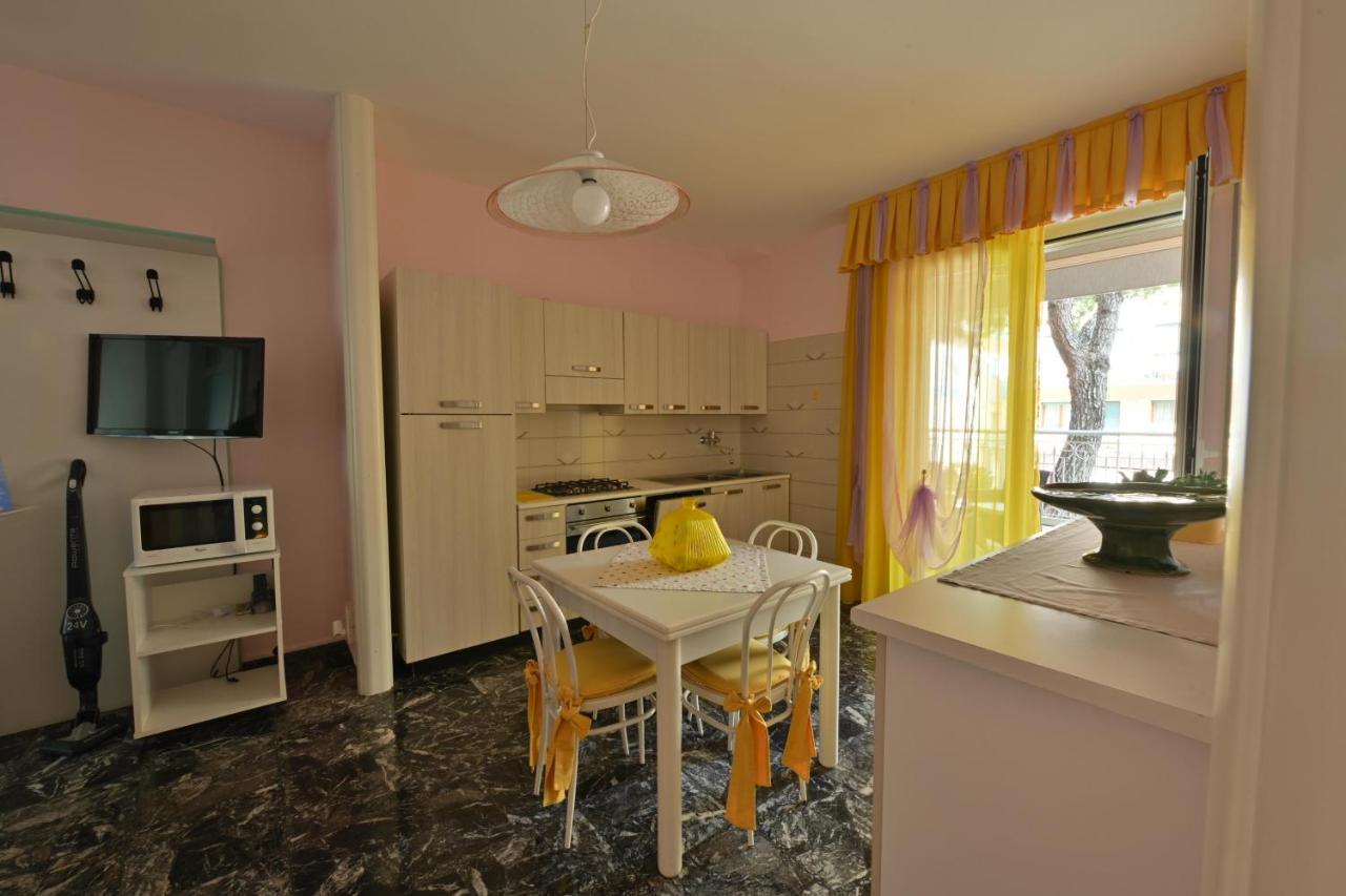 Residence Mariavittoria Lido di Jesolo Bagian luar foto