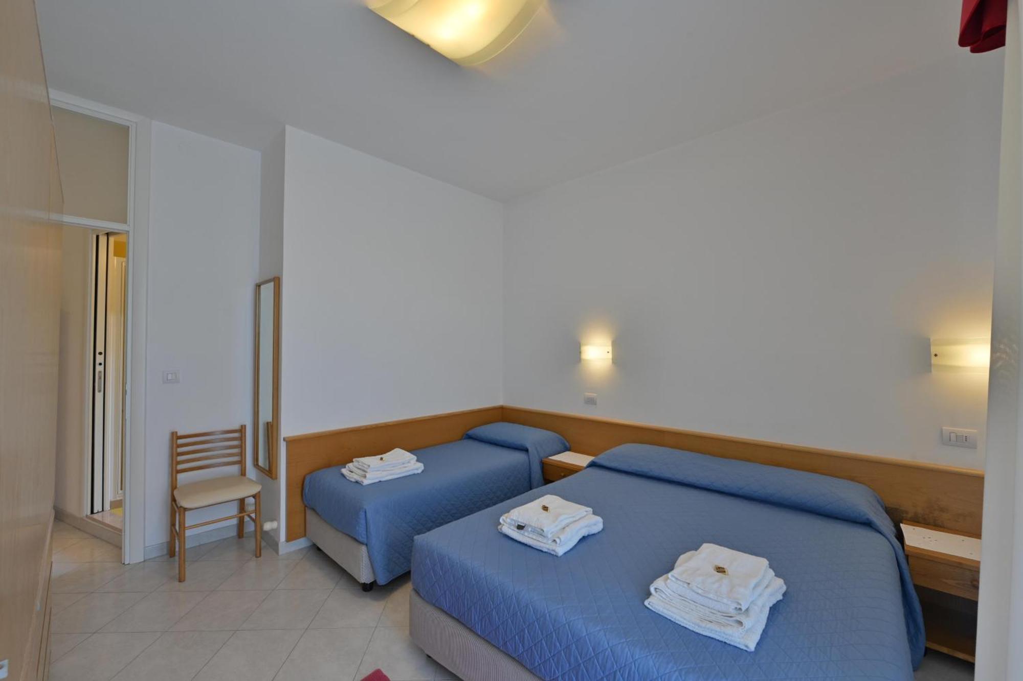 Residence Mariavittoria Lido di Jesolo Bagian luar foto
