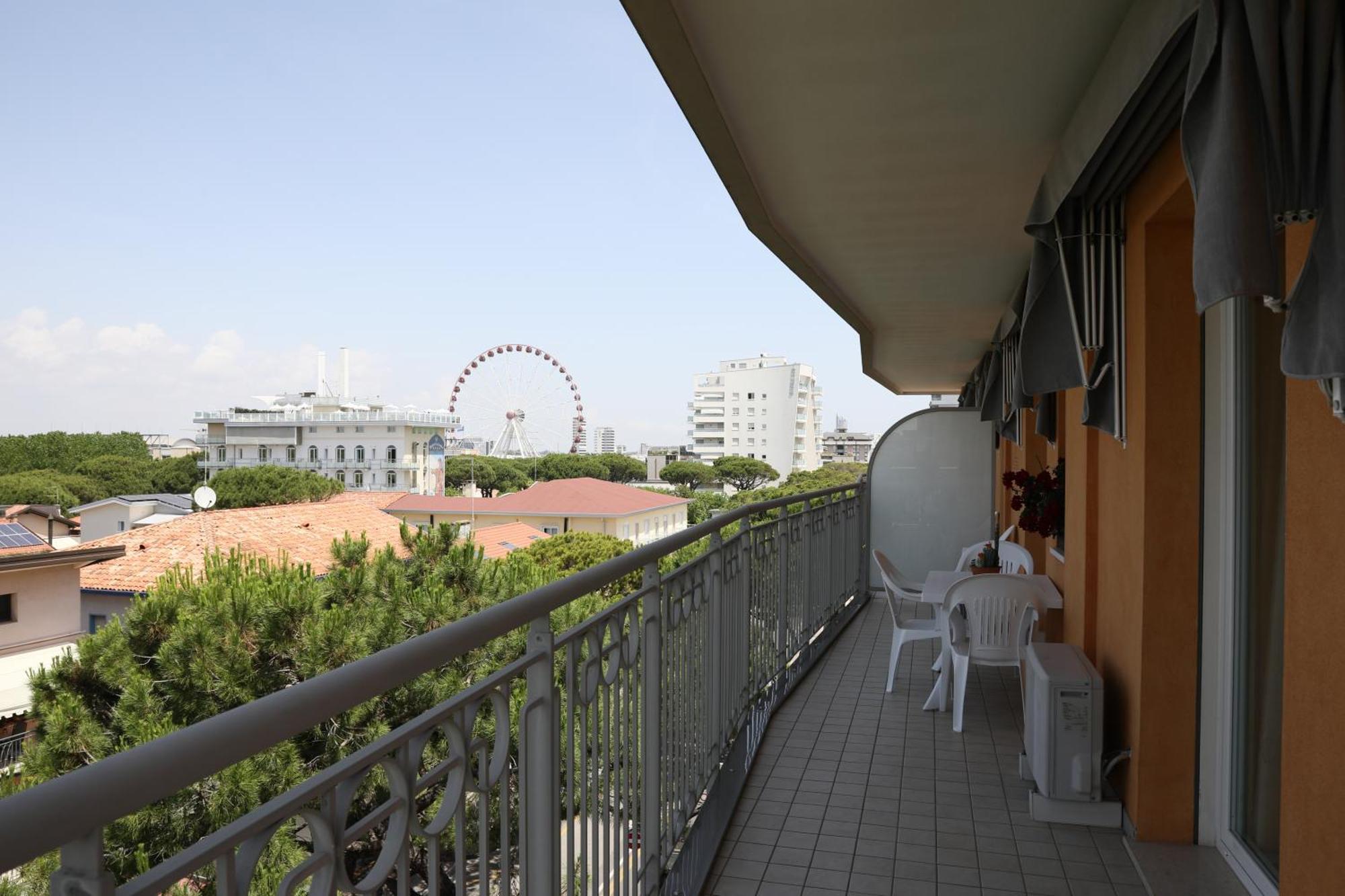 Residence Mariavittoria Lido di Jesolo Bagian luar foto