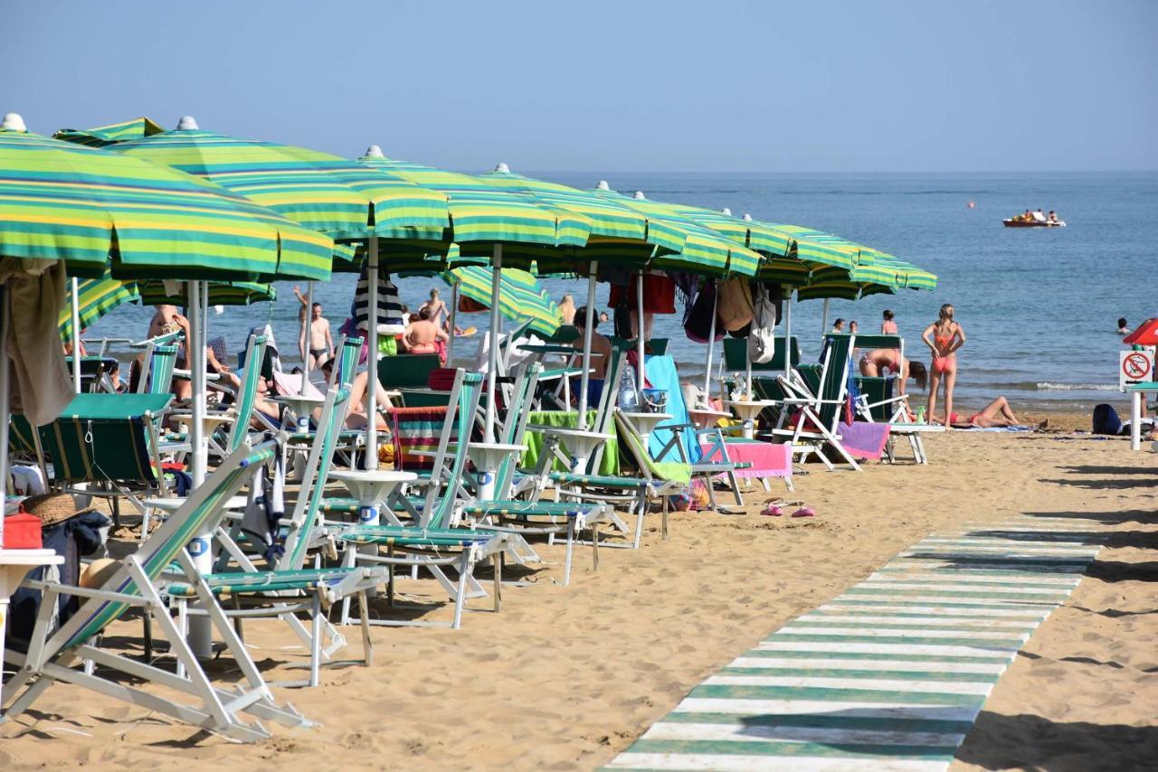 Residence Mariavittoria Lido di Jesolo Bagian luar foto